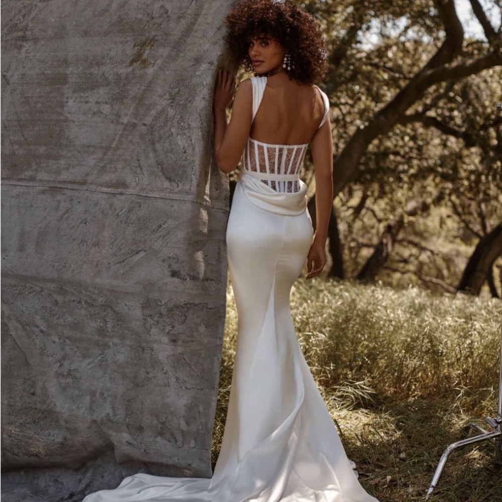 Katherine Tash Indu Wedding Dress - Picture 2 of 3